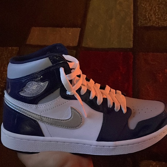 Air Jordan Nike golf comes with black and white shoelaces size 8